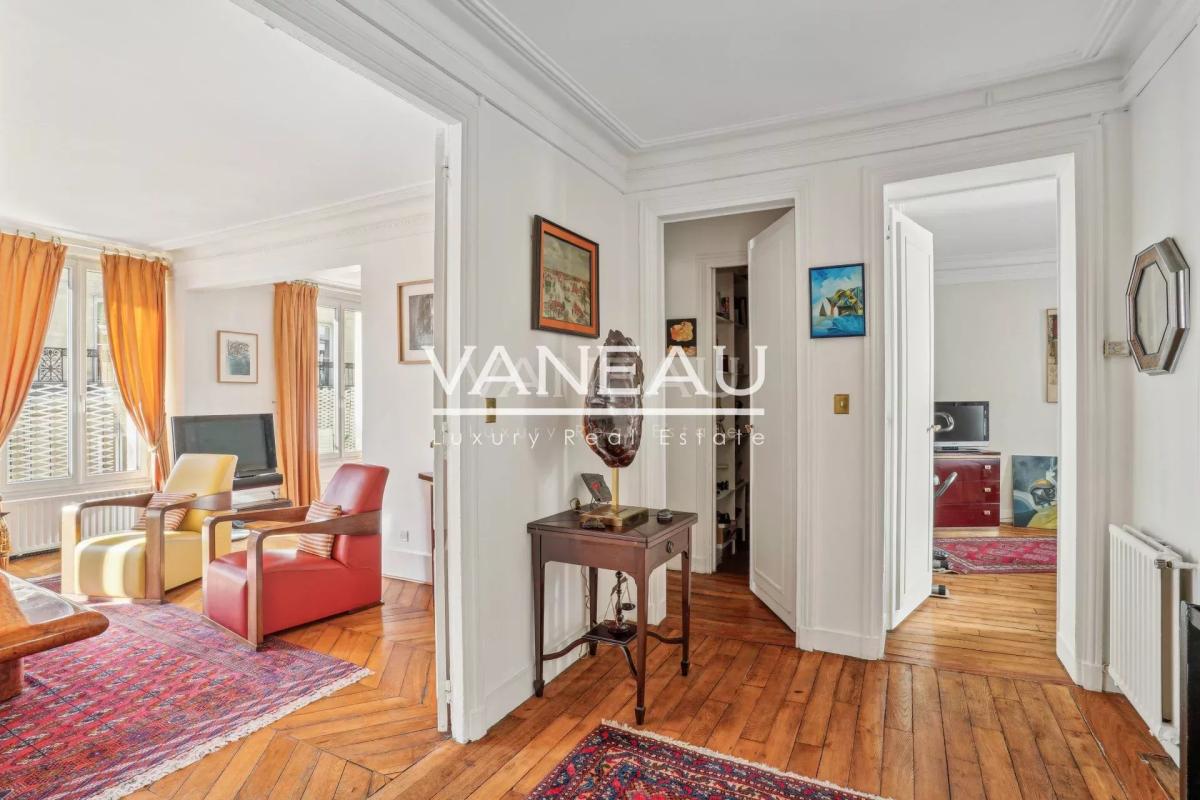 Paris VIII - Av. Matignon - Gabriel - Charmant 3 pièces avec bal