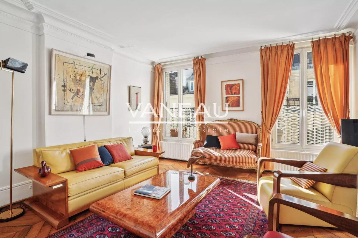 Paris VIII - Av. Matignon - Gabriel - Charmant 3 pièces avec bal
