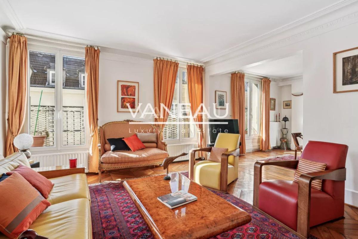 Paris VIII - Av. Matignon - Gabriel - Charmant 3 pièces avec bal