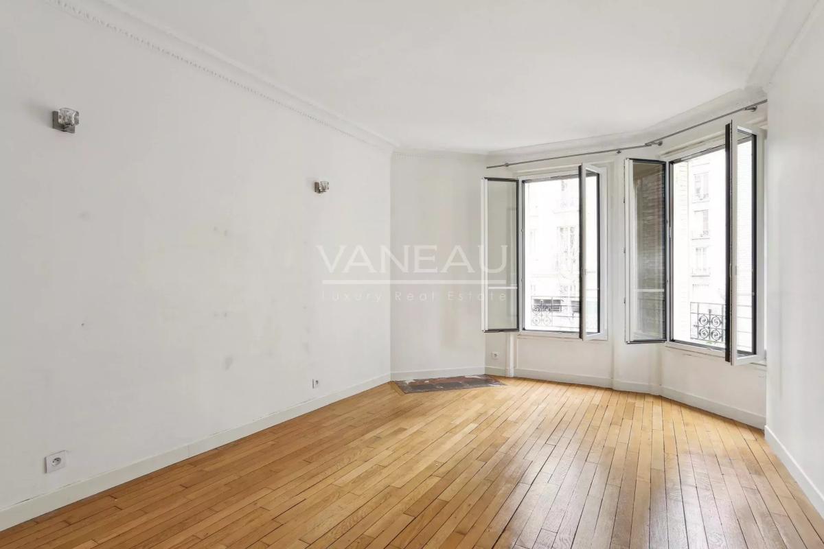 PARIS XVI - Village d'Auteuil - Beau 3 pièces années 30.
