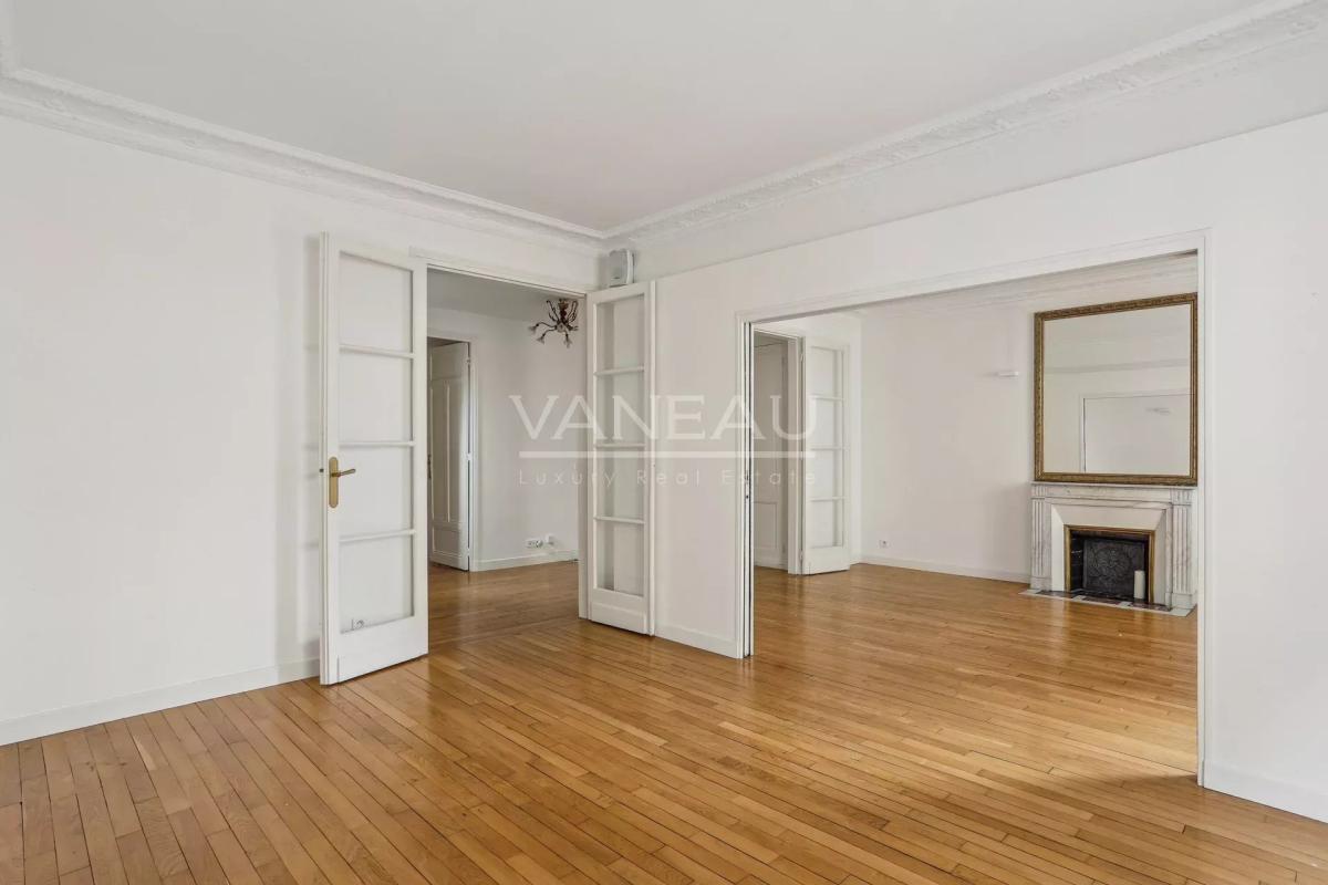 PARIS XVI - Village d'Auteuil - Beau 3 pièces années 30.