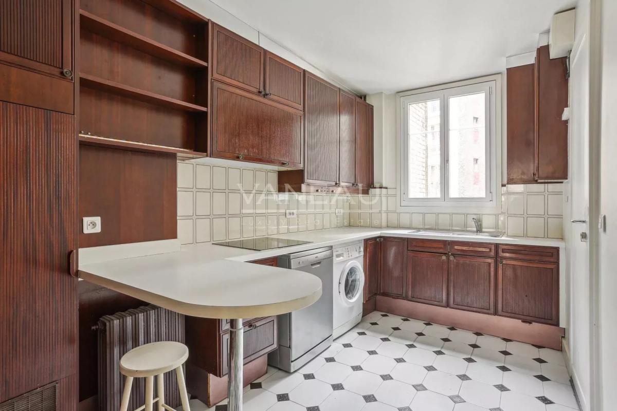 PARIS XVI - Village d'Auteuil - Beau 3 pièces années 30.