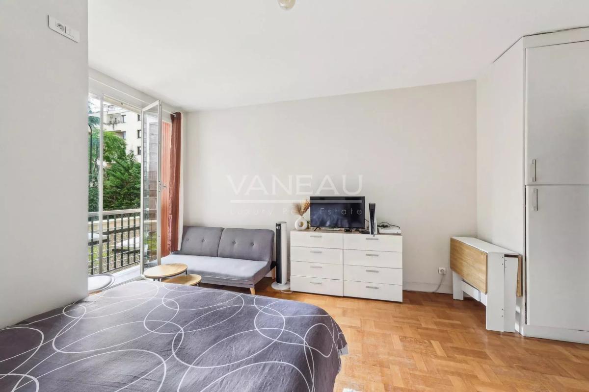 BOULOGNE - Porte de Saint Cloud  -  Grand studio - idéal investi