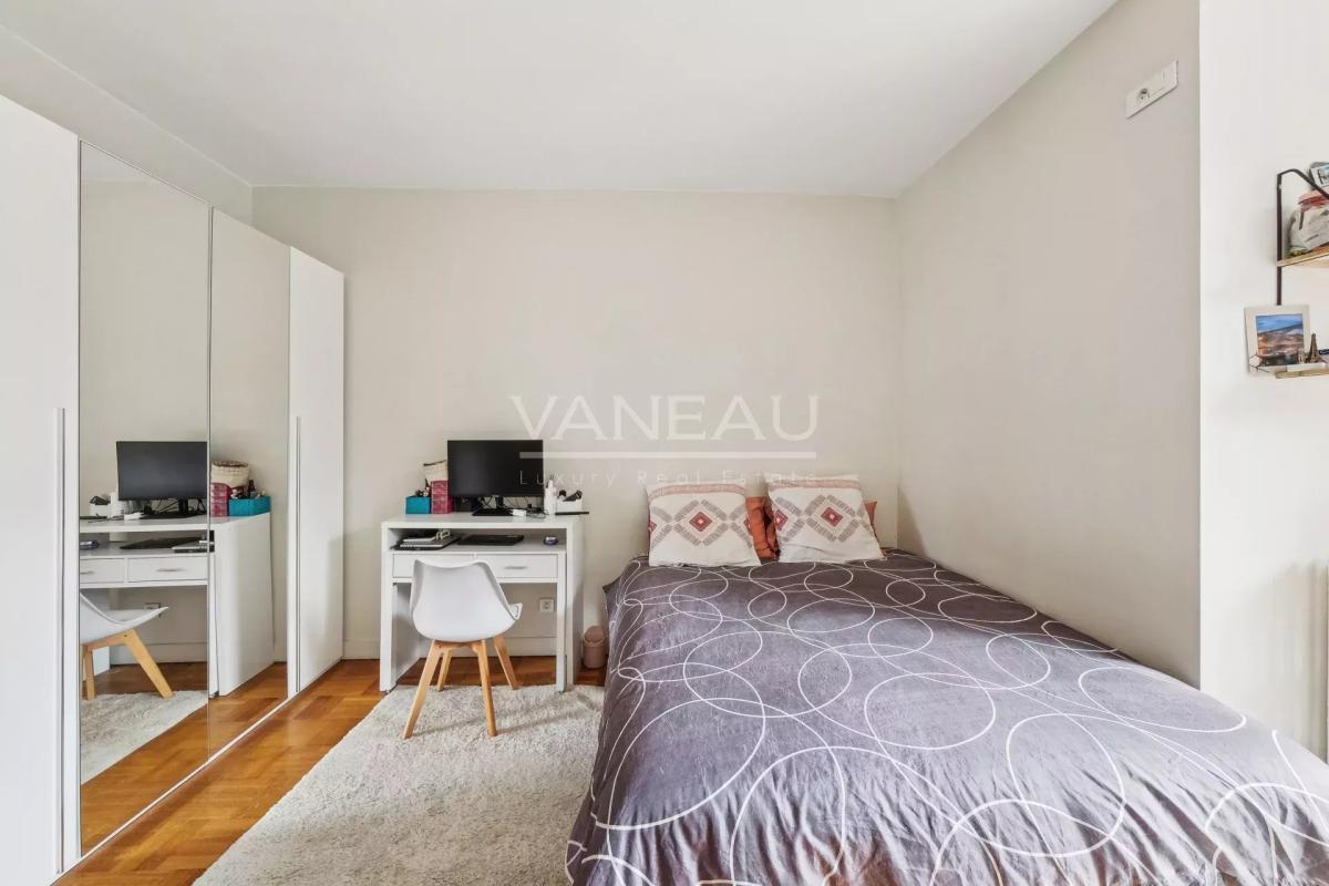 BOULOGNE - Porte de Saint Cloud  -  Grand studio - idéal investi