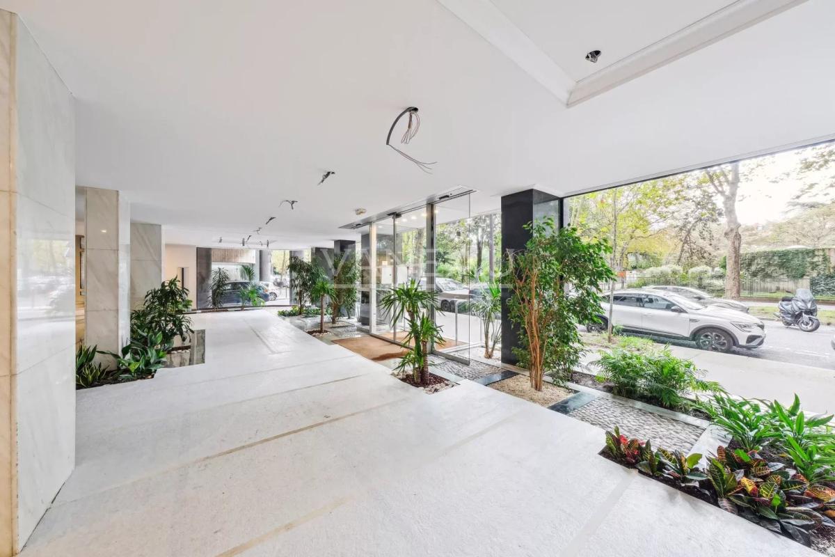 BOULOGNE - Porte de Saint Cloud  -  Grand studio - idéal investi
