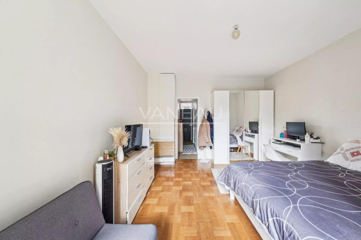 BOULOGNE - Porte de Saint Cloud  -  Grand studio - idéal investi