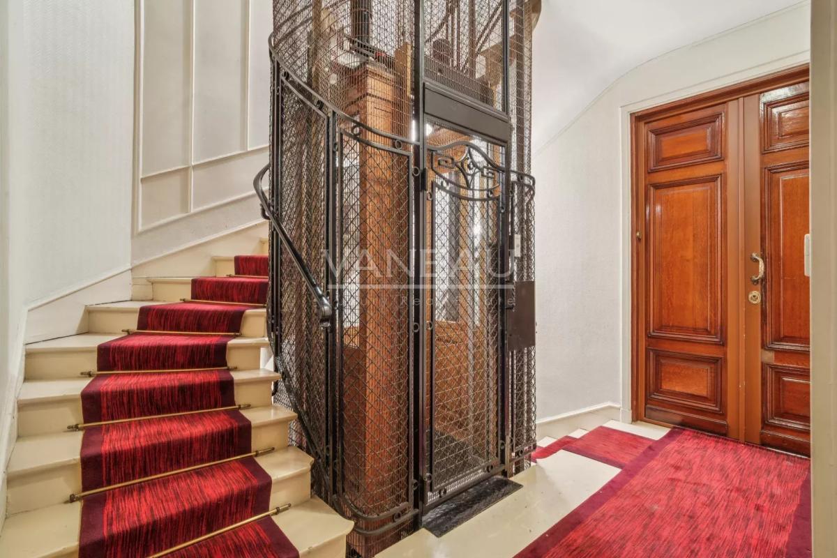 PARIS XVIème - Auteuil - Quai de Seine -Appartement rénové