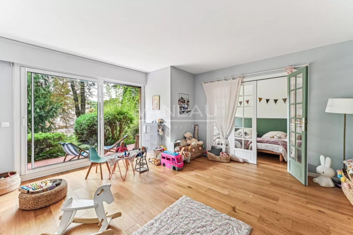 Ville d'Avray - Appartement familial bordé par un vaste jardin p