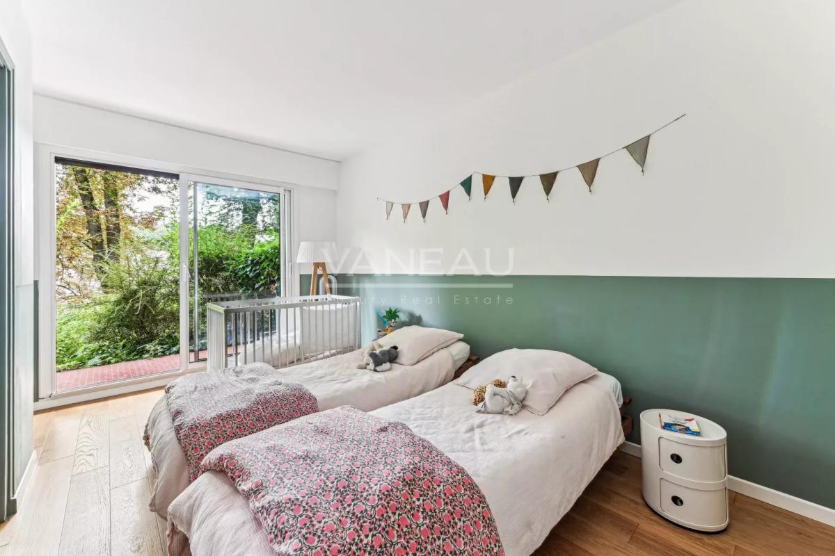 Ville d'Avray - Appartement familial bordé par un vaste jardin p