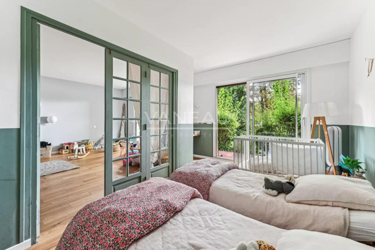 Ville d'Avray - Appartement familial bordé par un vaste jardin p