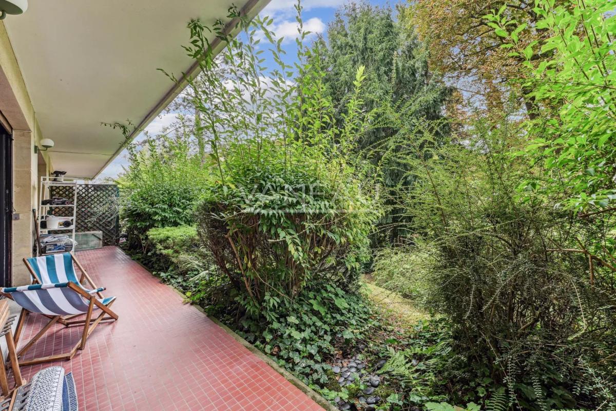 Ville d'Avray - Appartement familial bordé par un vaste jardin p