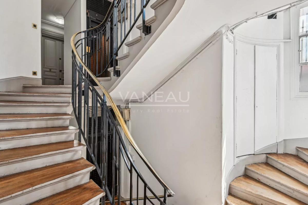 Paris Ier - Les Halles - Appartement deux pièces en parfait état