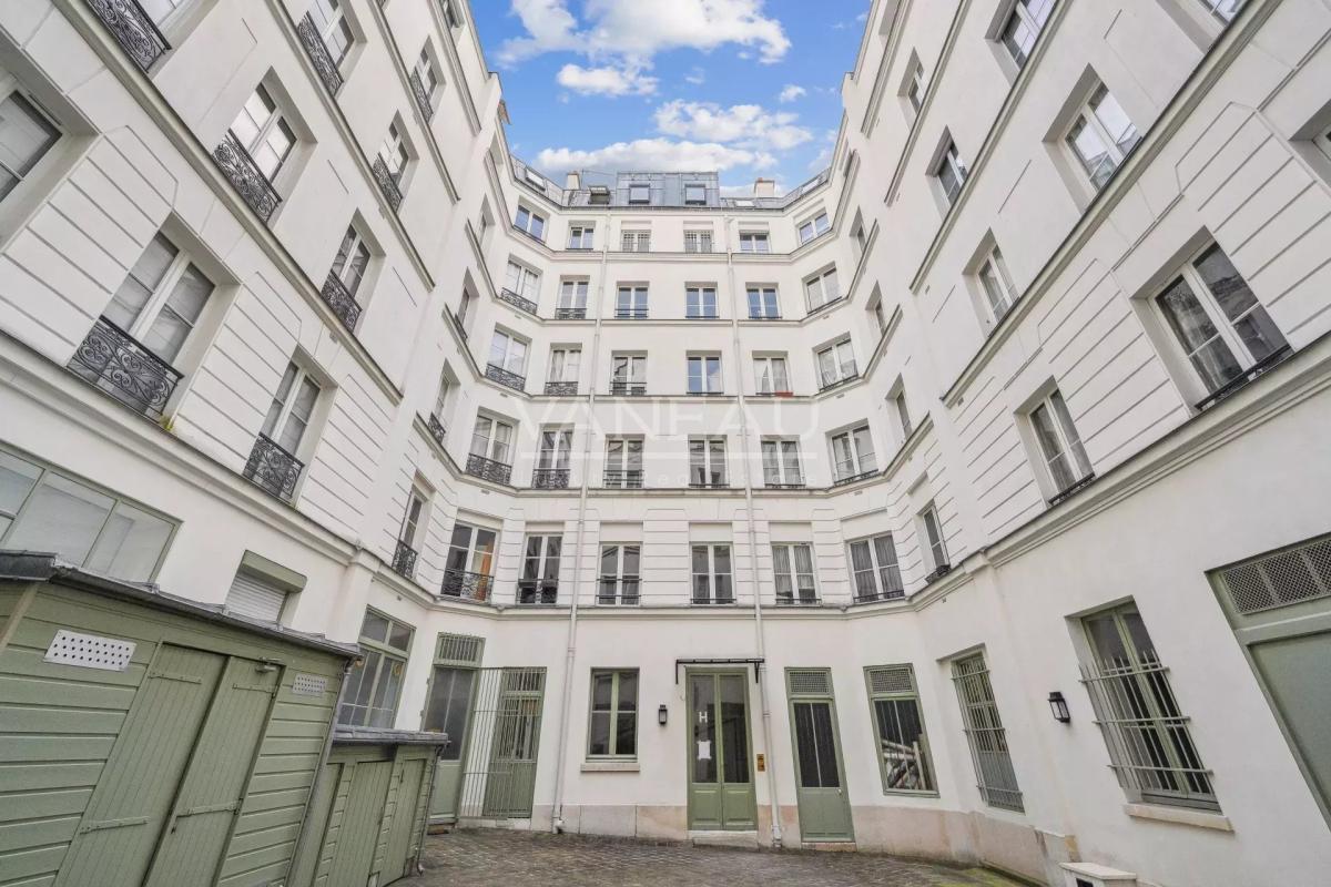 Paris 8 - Faubourg Saint-Honoré - Dernier étage