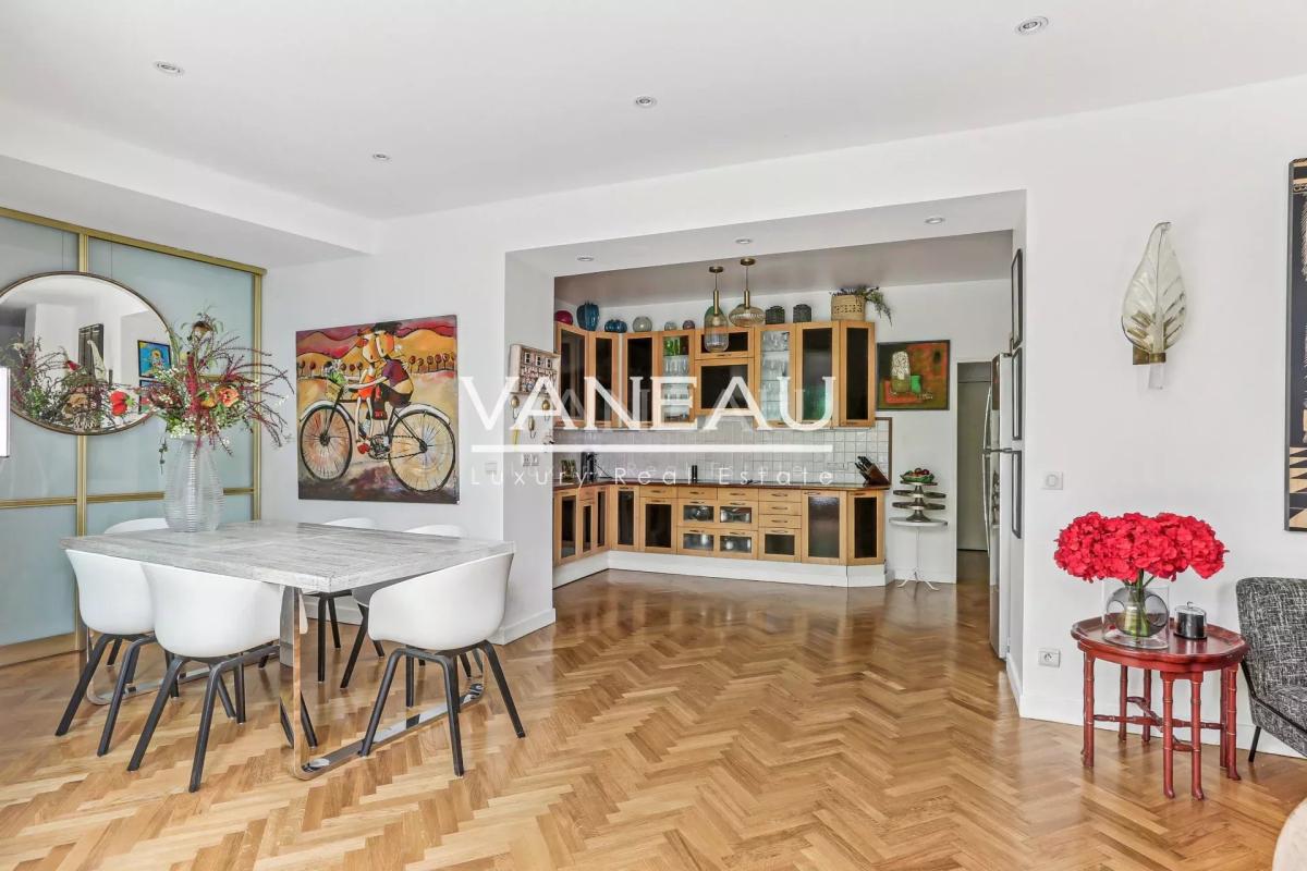 Paris VIIIe - Duplex de six pièces avec grande terrasse arborée 