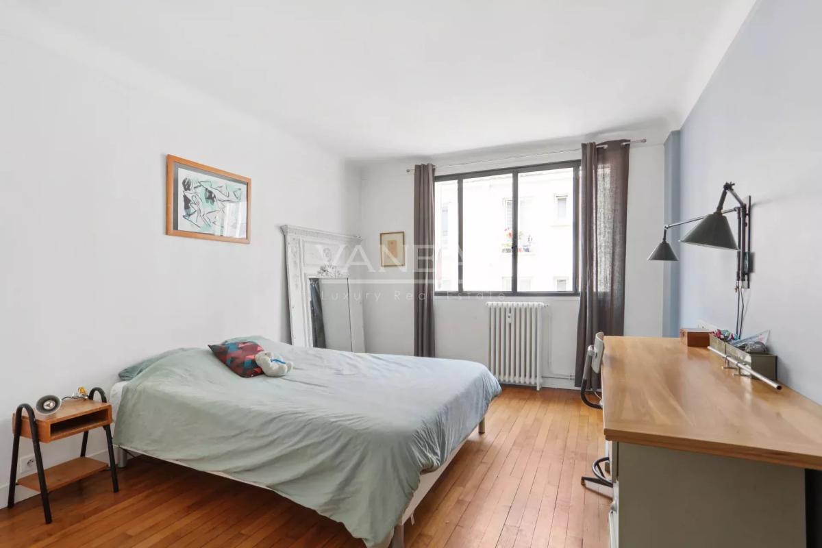 Paris XVIIIème - Grandes Carrières - Bel appartement de sept piè