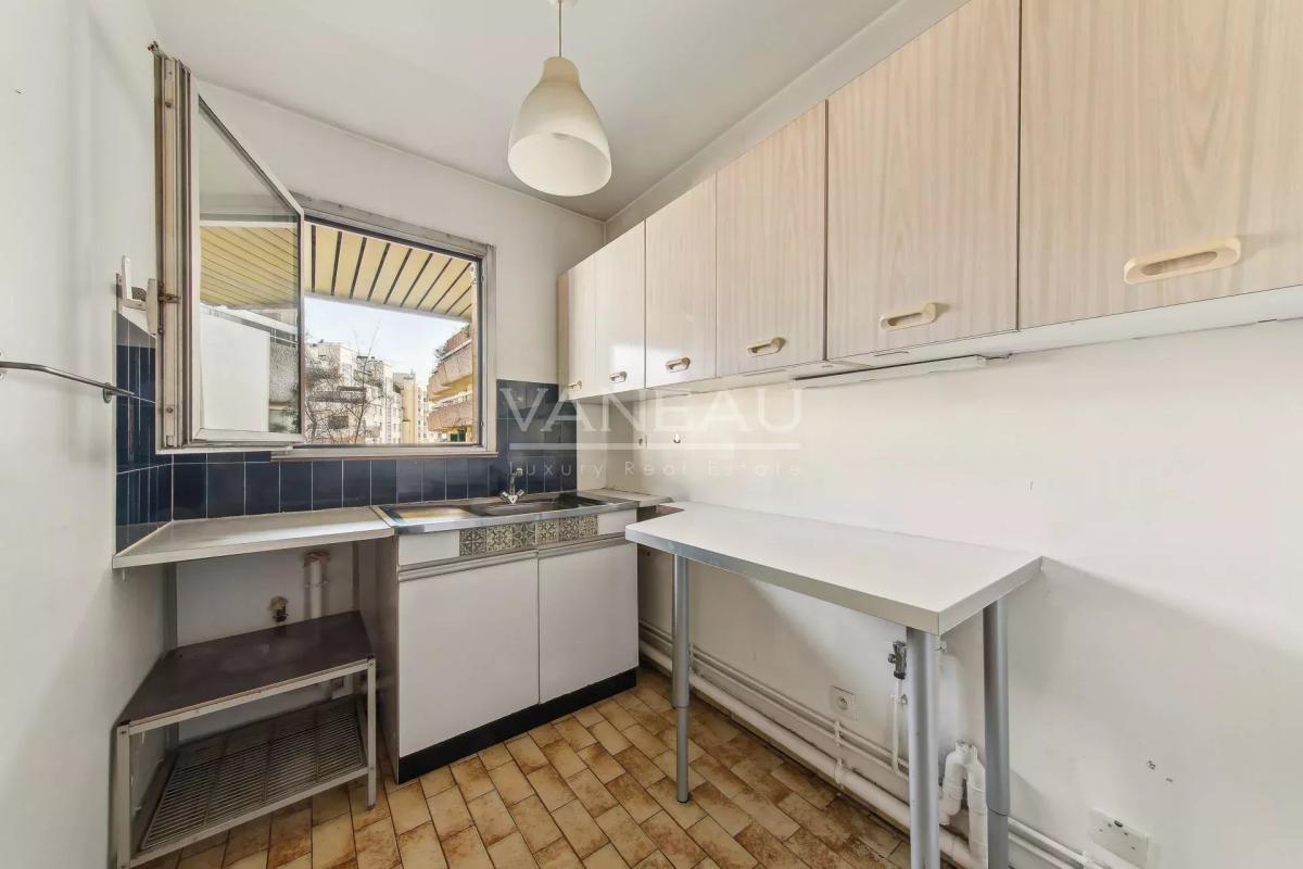 EXCLUSIVITE - DEUX PIECES AVEC BALCON - PROCHE DES PASSAGES