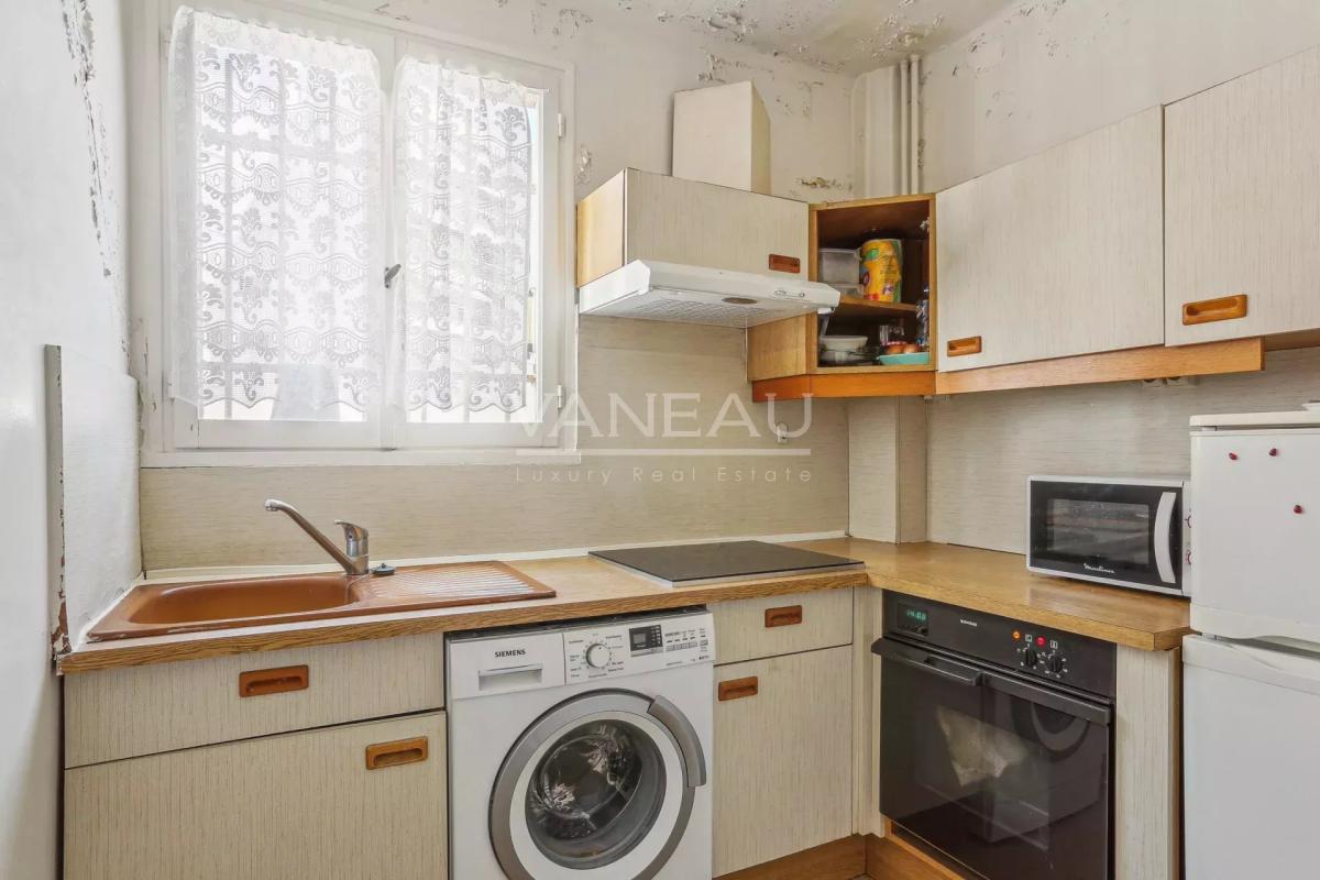 Boulogne Billancourt, Deux chambres, en étage avec balcon