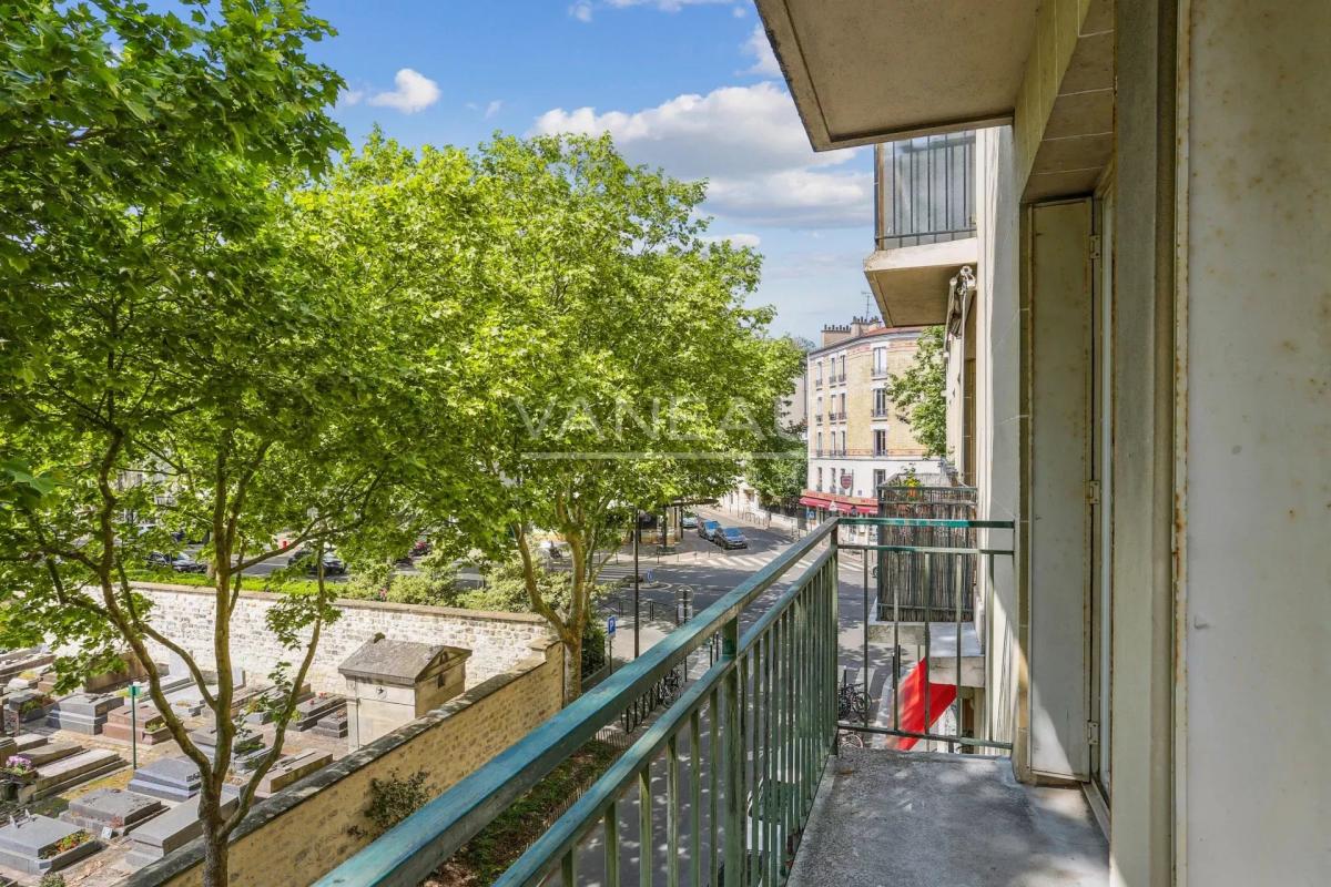 Boulogne Billancourt, Deux chambres, en étage avec balcon
