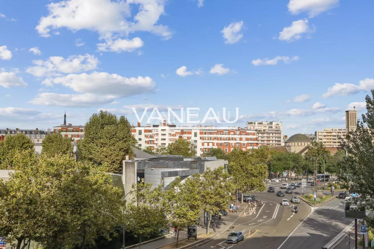 BOULOGNE - PARIS XVIe - Appartement de trois pièces avec balcon.