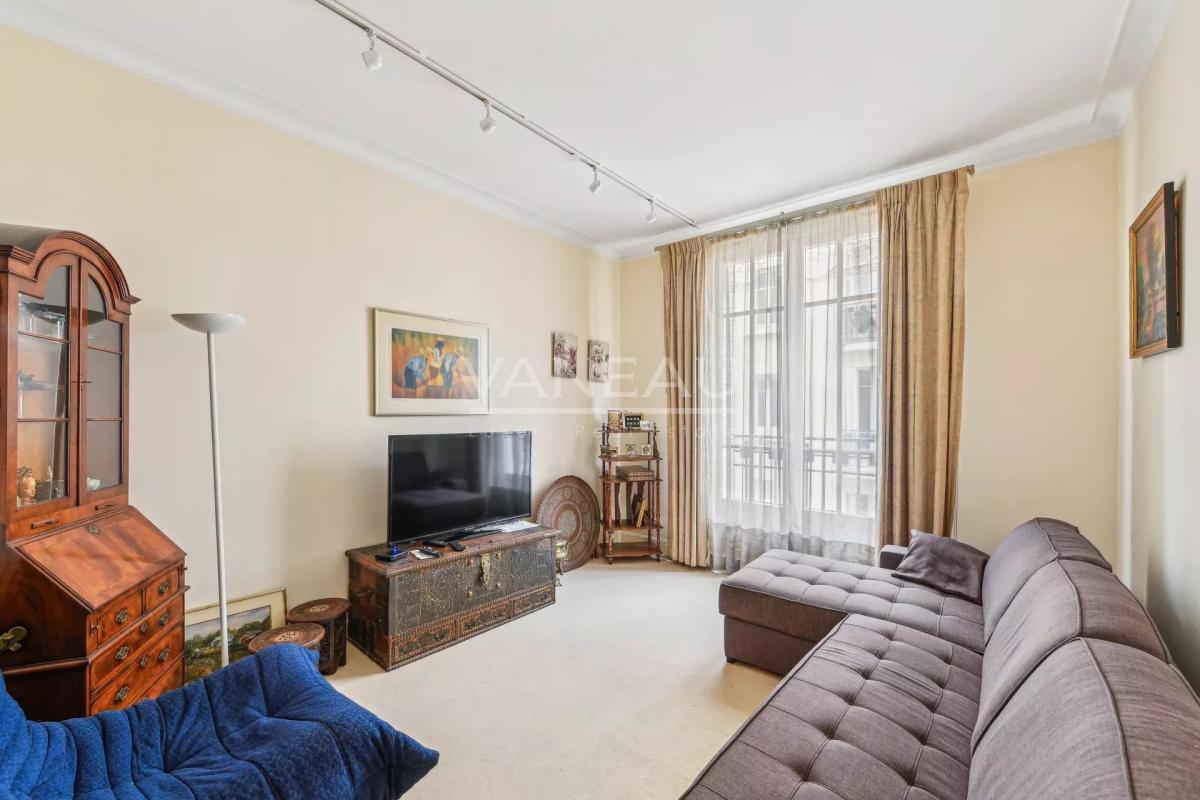 Paris XVI Nord - 197m2 - Beau familial étage élevé, vue dégagée.