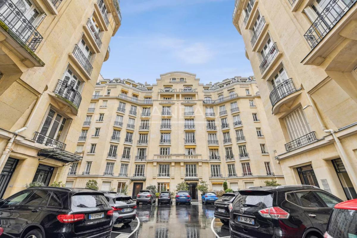 Paris XVI Nord - 197m2 - Beau familial étage élevé, vue dégagée.