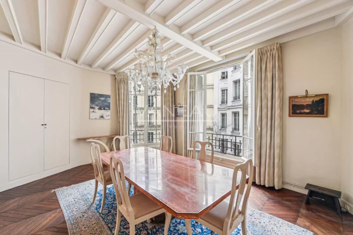 Paris XVI Nord - 197m2 - Beau familial étage élevé, vue dégagée.