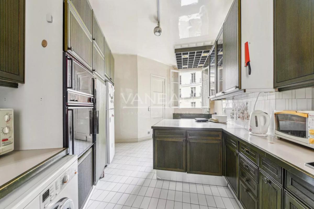 Paris XVI Nord - 197m2 - Beau familial étage élevé, vue dégagée.