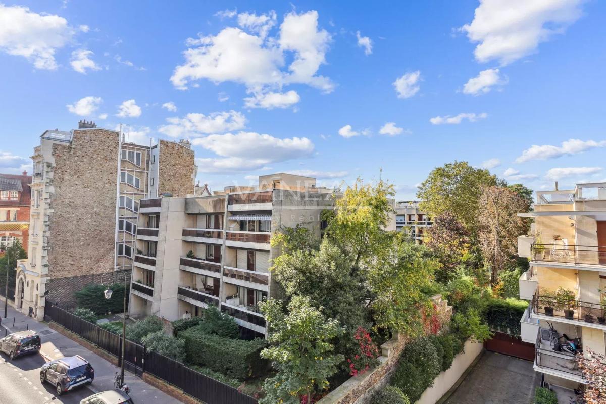 PARIS XVIe - Serres d'Auteuil - Vue dégagée - Balcon