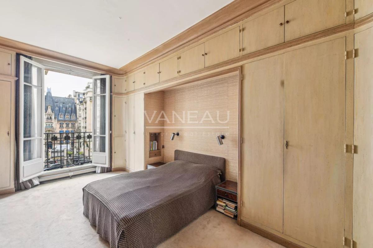 Paris XVI Nord - 197m2 - Beau familial étage élevé, vue dégagée.