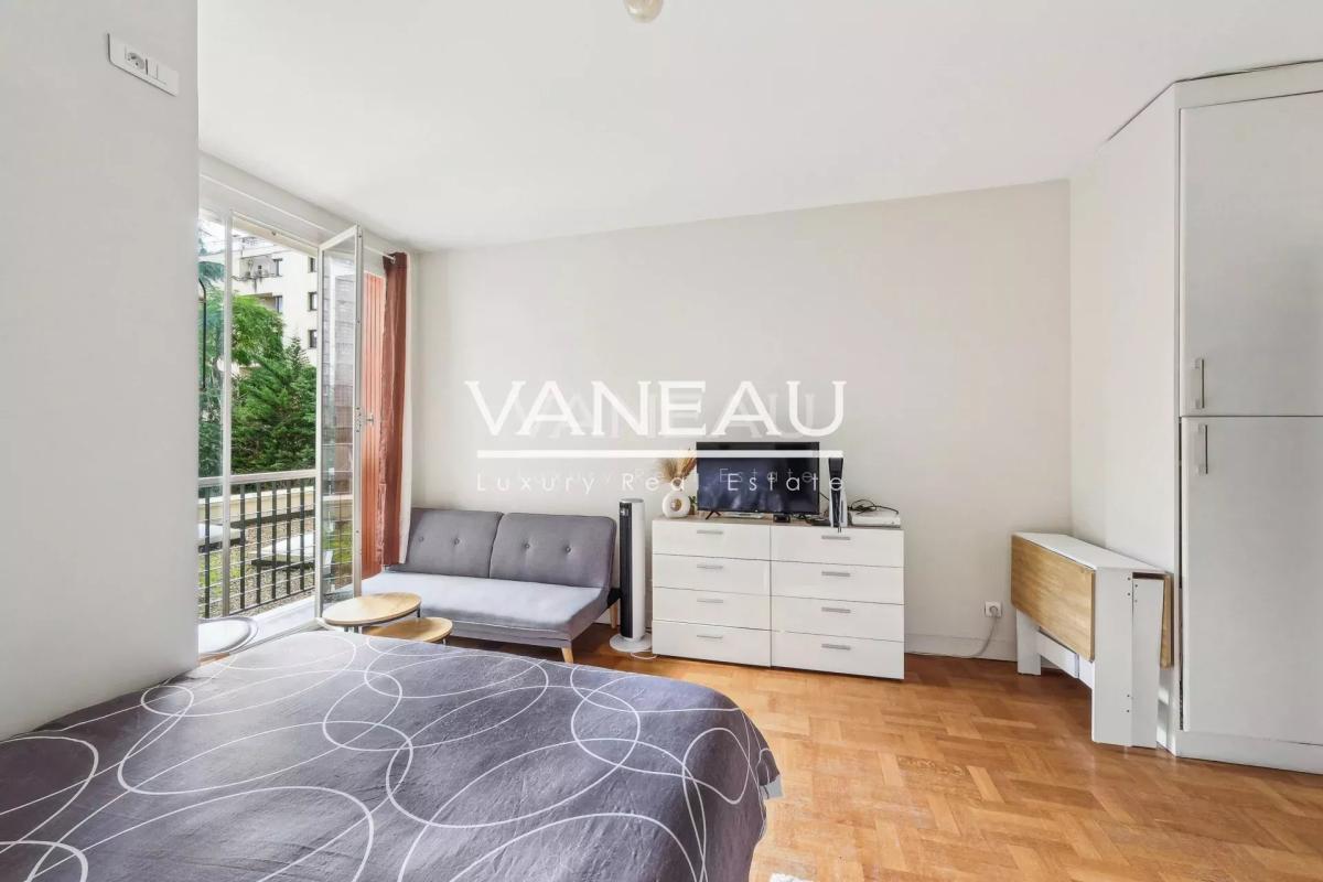 BOULOGNE - Porte de Saint Cloud  -  Grand studio - idéal investi