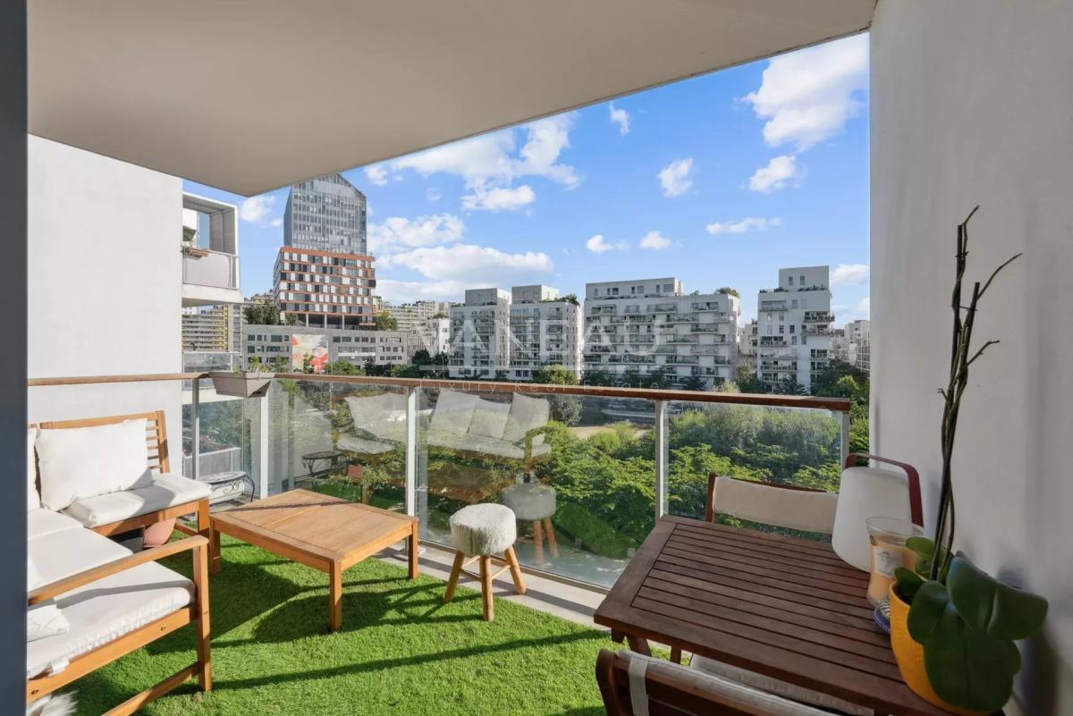 DEUX PIECES AVEC TERRASSE EN ETAGE ELEVE