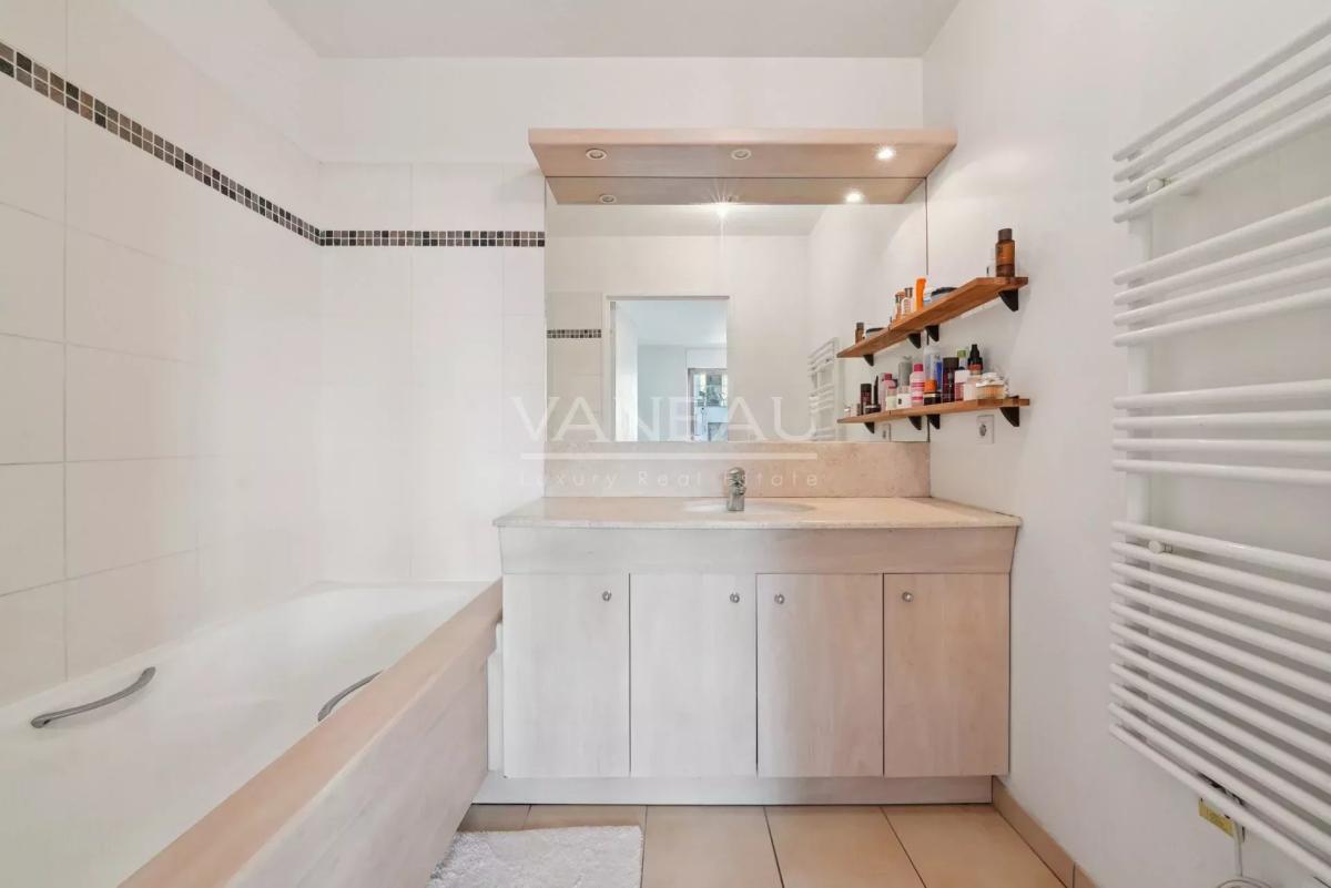 DEUX PIECES AVEC TERRASSE EN ETAGE ELEVE