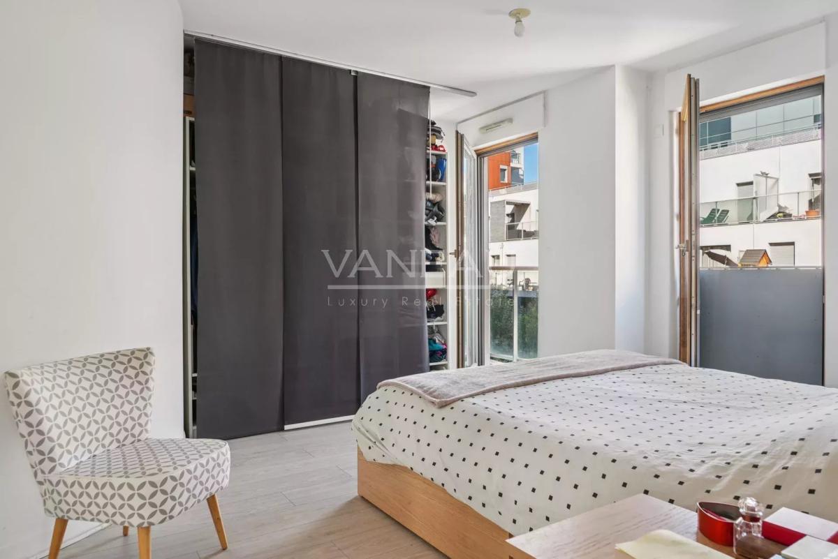 DEUX PIECES AVEC TERRASSE EN ETAGE ELEVE