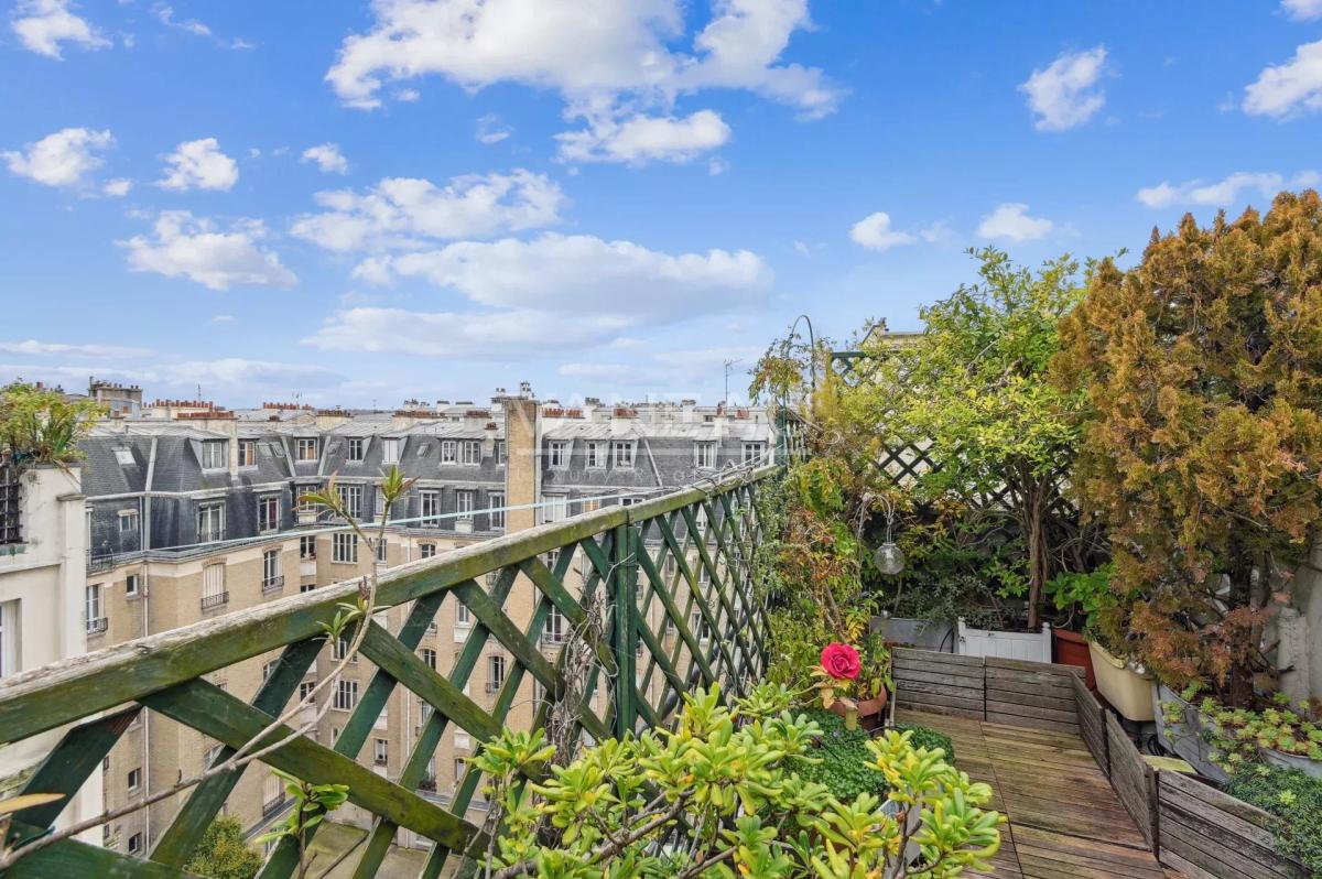 PARIS XVI - Auteuil Sud - Très beau deux pièces avec terrasse pl