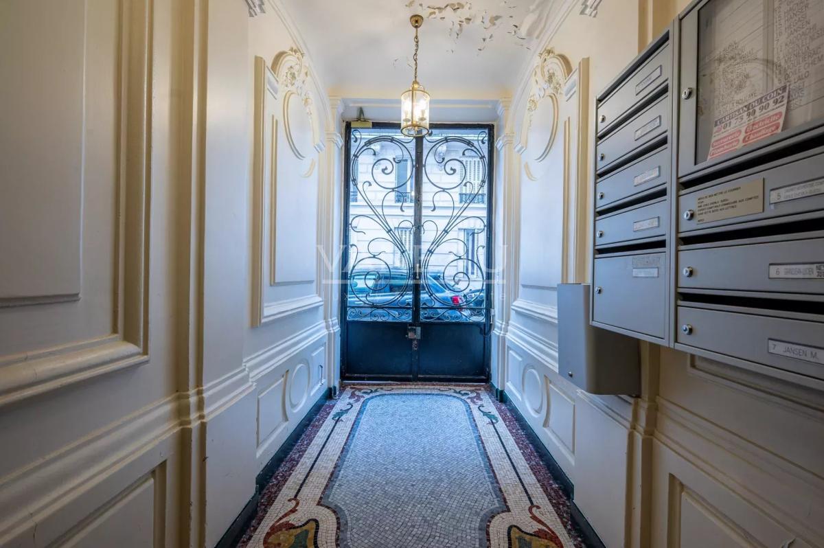 PARIS XVI - Village d'Auteuil - Chambre rénovée vue dégagée