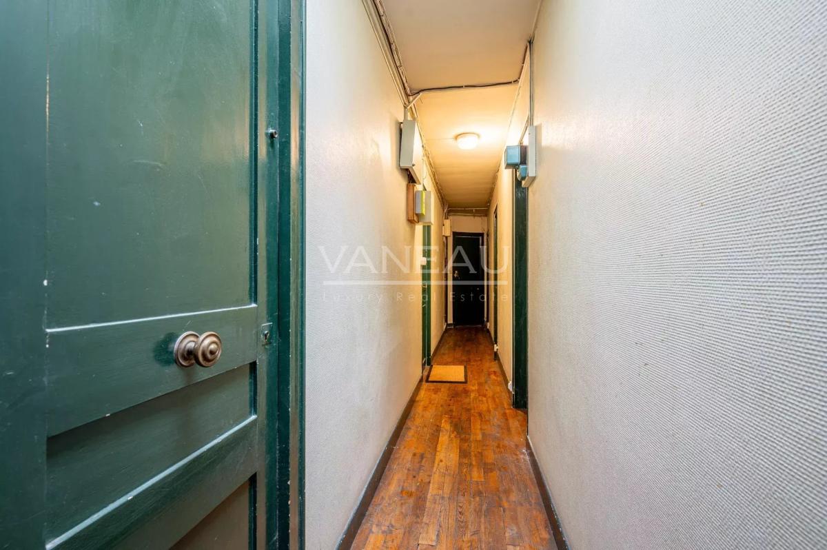 PARIS XVI - Village d'Auteuil - Chambre rénovée vue dégagée