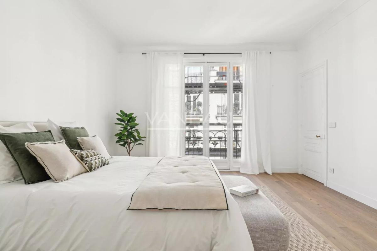 Paris XVIe - Jasmin - Appartement de réception en étage élevé av