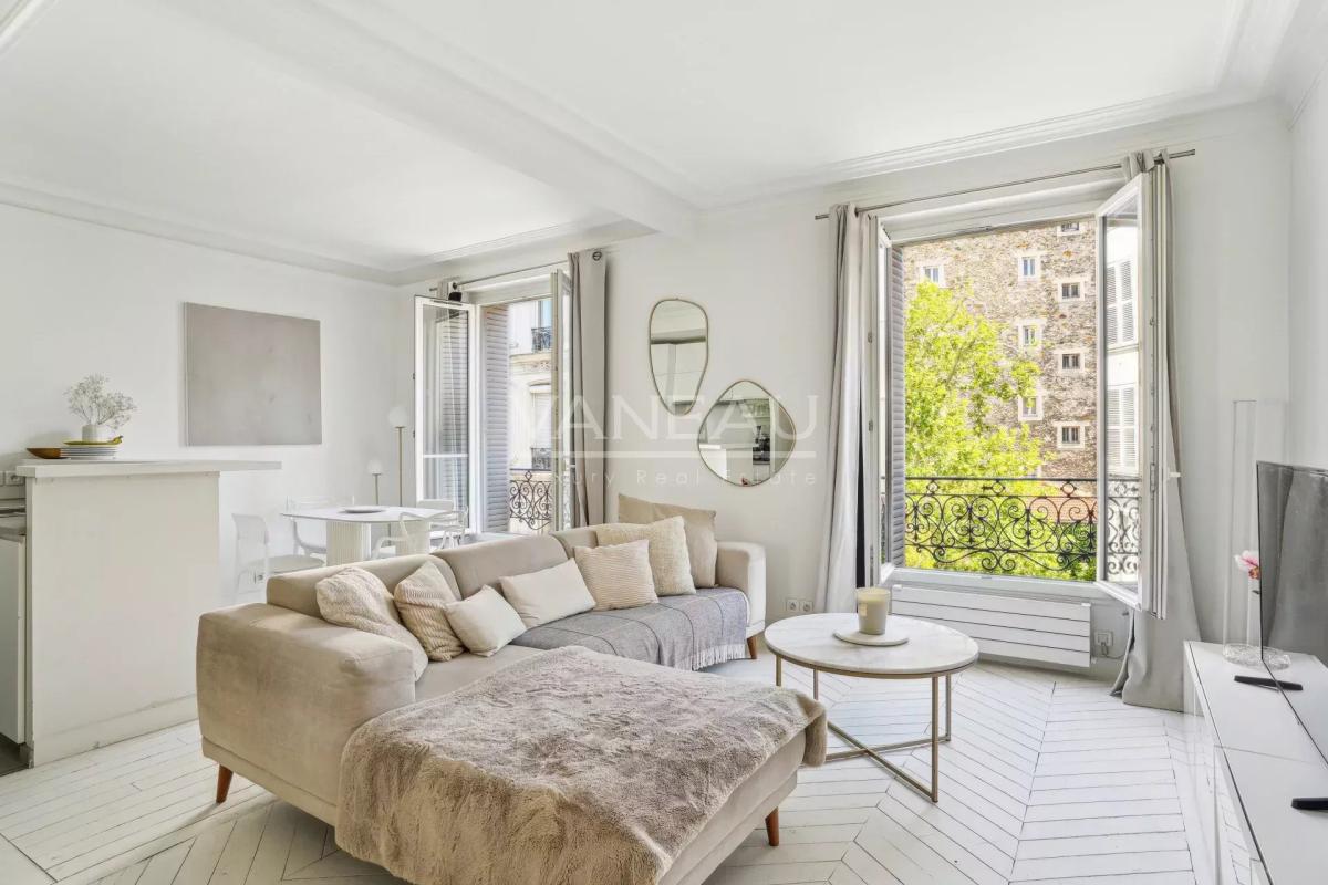 Paris VII - Cler - Charmant pied-à-terre, vue dégagée