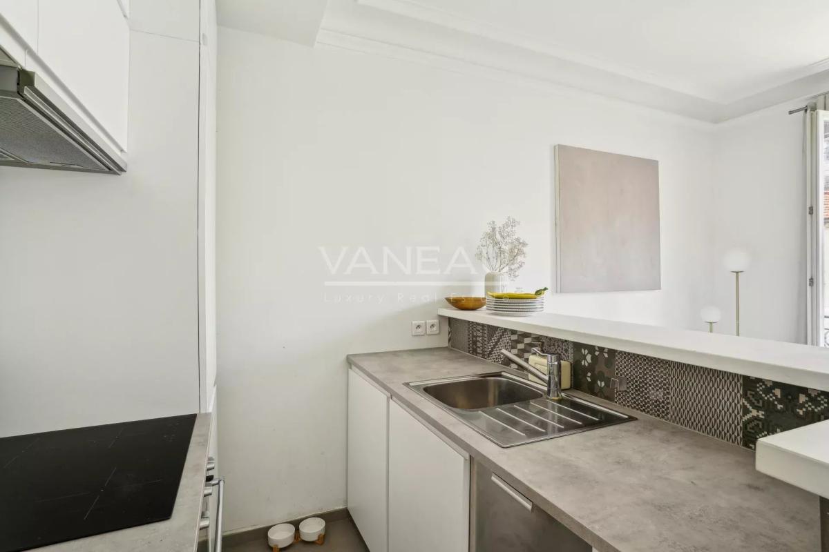 Paris VII - Cler - Charmant pied-à-terre, vue dégagée