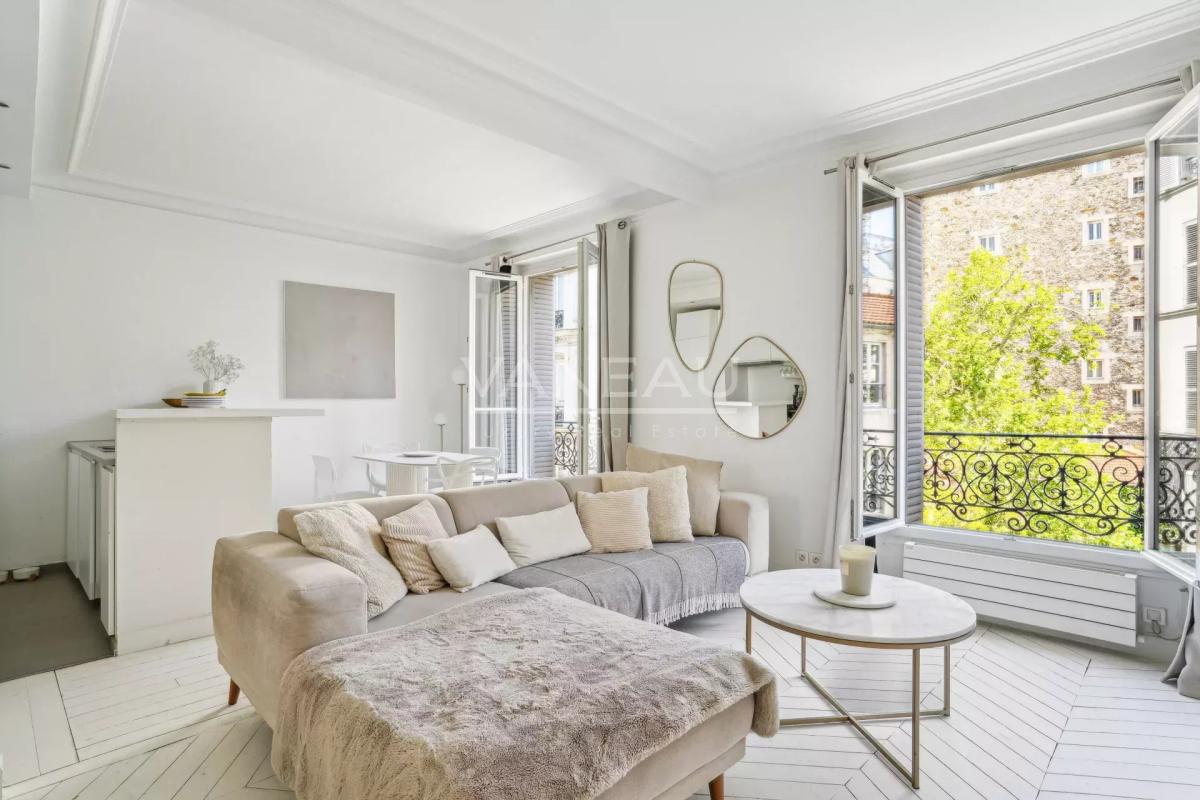 Paris VII - Cler - Charmant pied-à-terre, vue dégagée