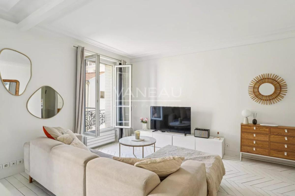 Paris VII - Cler - Charmant pied-à-terre, vue dégagée