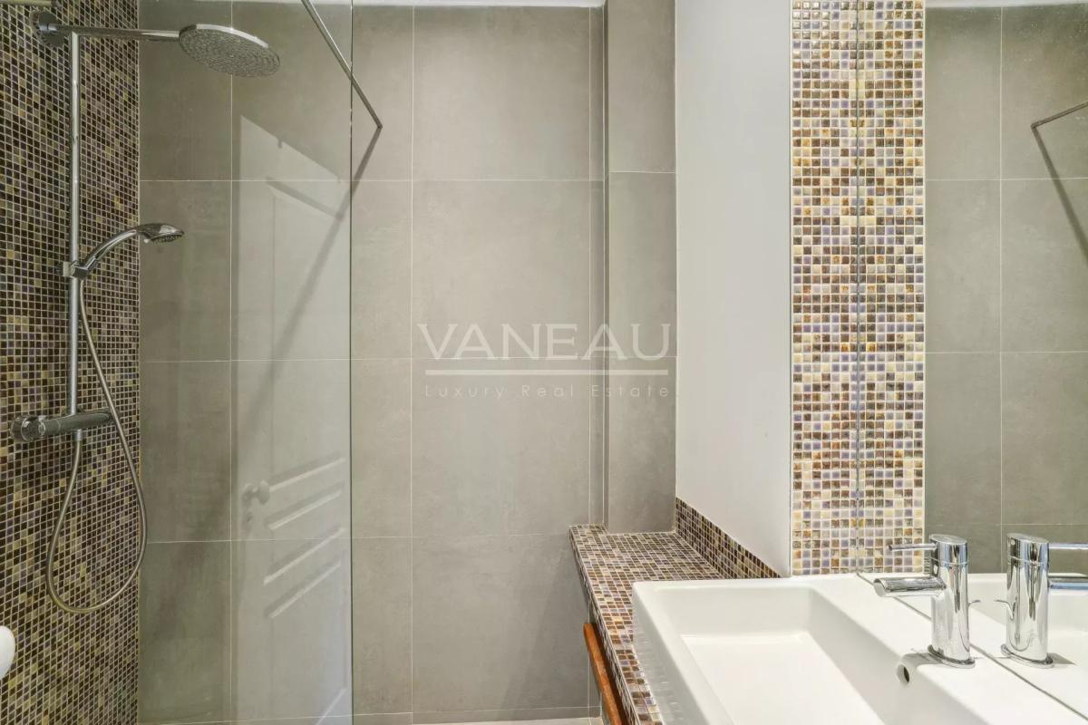 Paris VII - Cler - Charmant pied-à-terre, vue dégagée