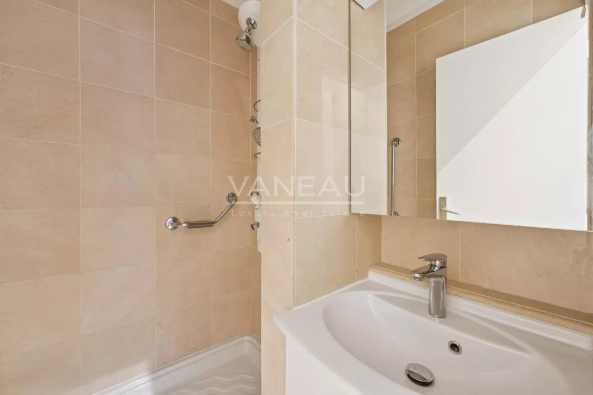 Paris XVIe - Victor Hugo - Bel appartement familial  en étage él