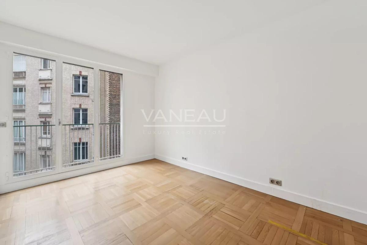 Paris XVIe - Victor Hugo - Bel appartement familial  en étage él