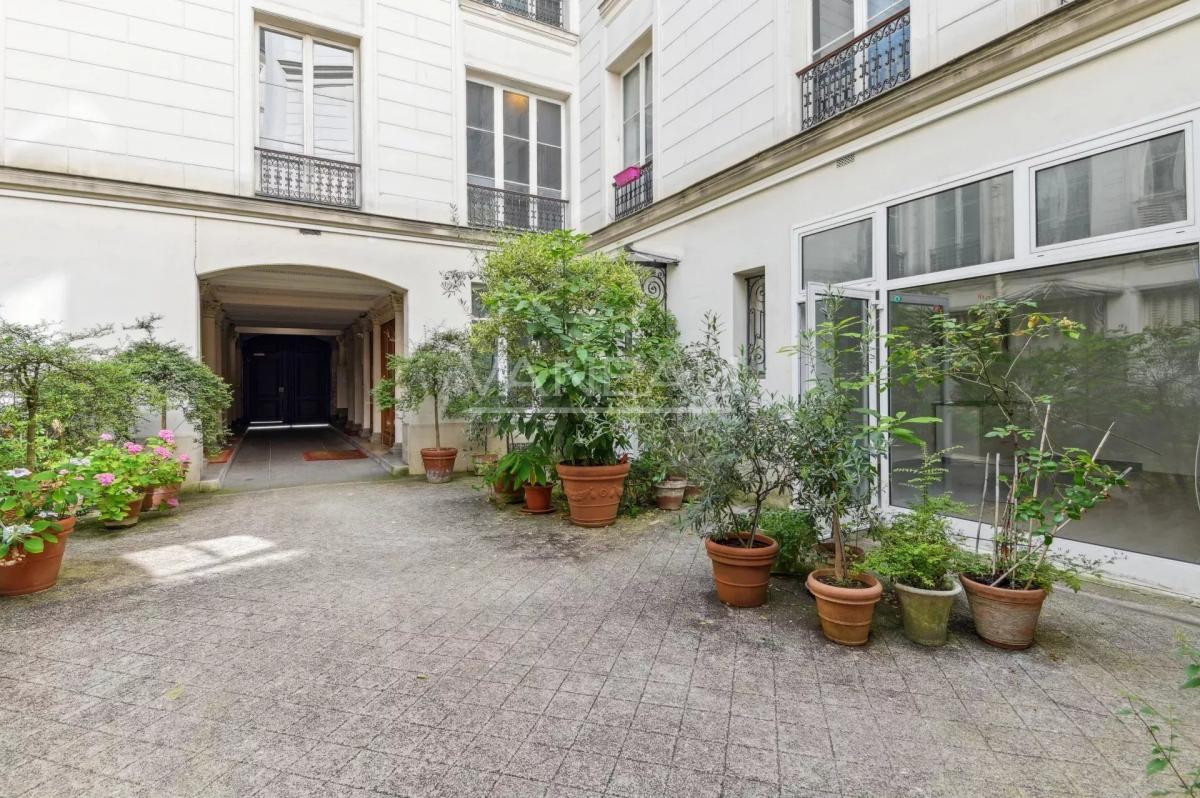 Paris VIIIe - A deux pas des Batignolles.