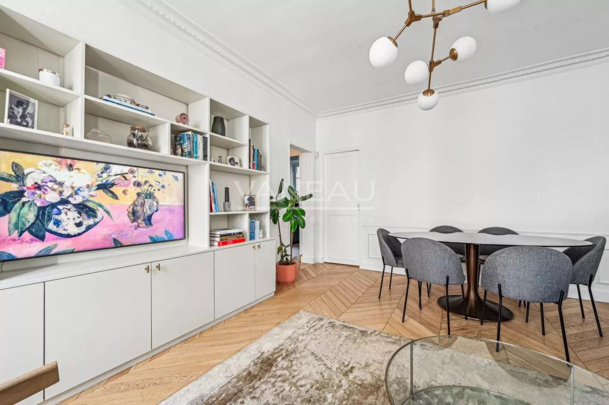 Paris VIIe - SAINT DOMINIQUE  - Appartement rénové avec deux cha