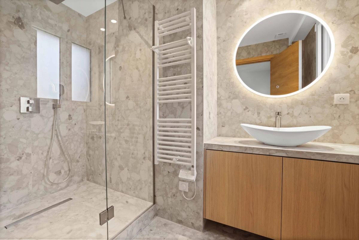 Appartement 3 pièces rénové à vendre - Cannes Basse Californie