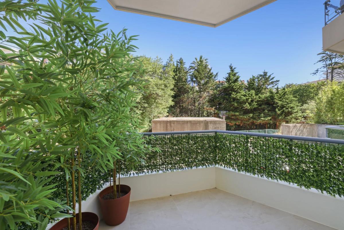 Appartement 3 pièces rénové à vendre - Cannes Basse Californie
