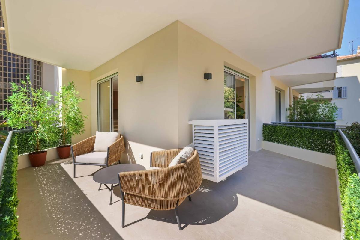 Appartement 3 pièces rénové à vendre - Cannes Basse Californie