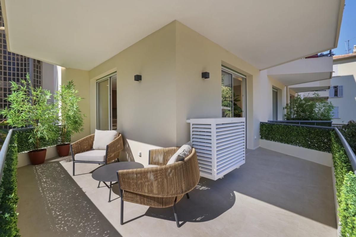 Appartement 3 pièces rénové à vendre - Cannes Basse Californie